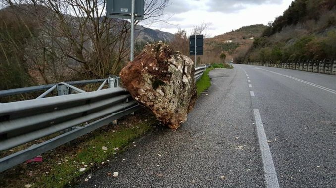 Caduta masso Caduta masso