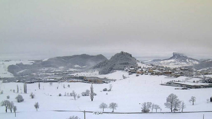 Paesaggio innevato Paesaggio innevato