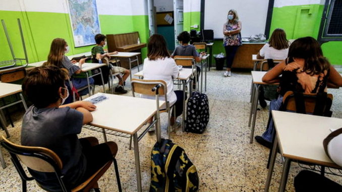 aula-classe-mascherine-studenti