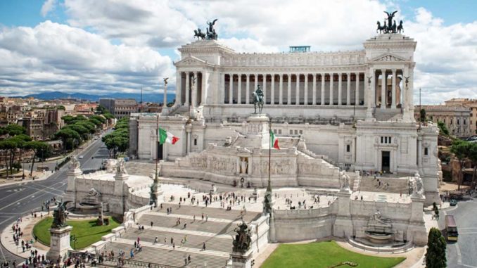 Vittoriano, Roma. Storia, Altare della Patria, Tomba del Milite Ignoto