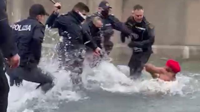 Tuffo-nudo