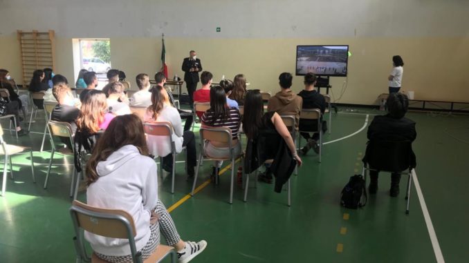 COLLEFERERO - Un momento degli incontri tenuti dai Carabinieri (1)