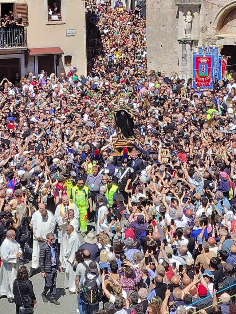 Cocullo (Aq). Torna la festa dei serpari